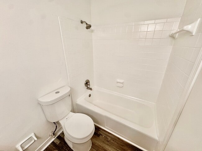 Building Photo - 3804 Walsingham Dr