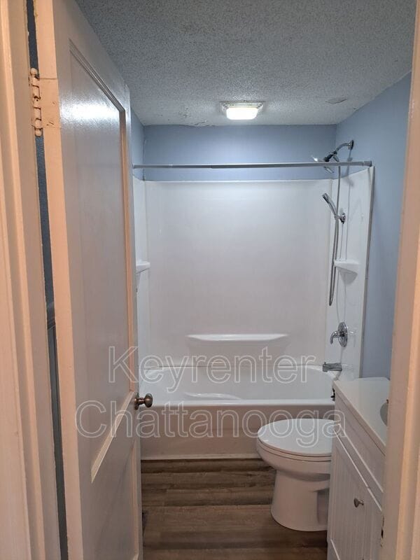 Building Photo - 718 Woodvale Ave