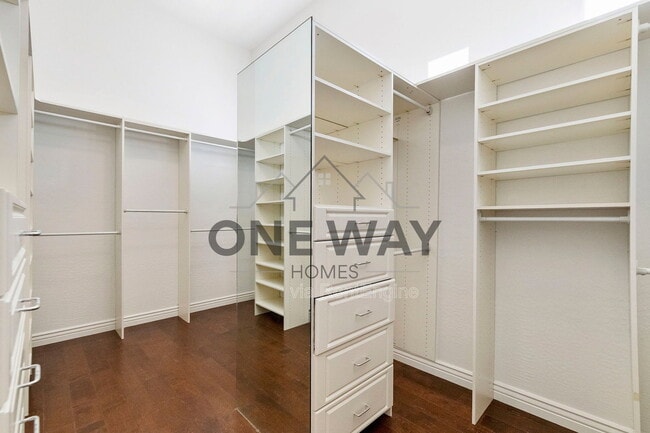 Building Photo - 4432 E Ford Ave