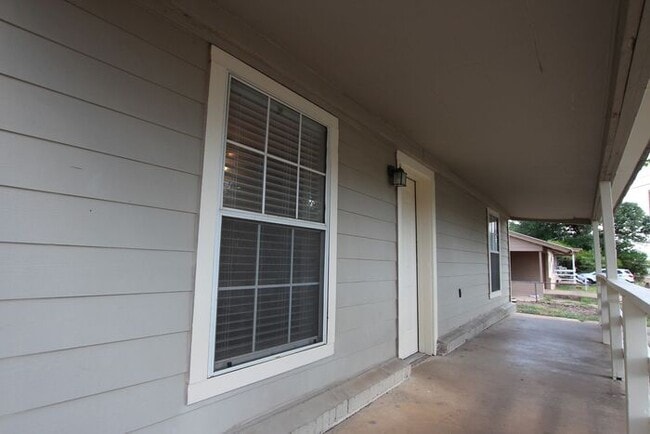 Building Photo - Adorable 2 Bedroom 1 Bath Home in West Tyler! Available now!