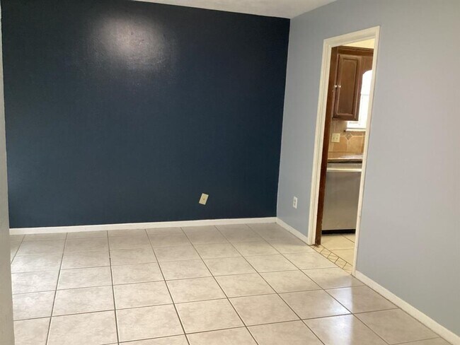 Building Photo - 4120 Venetian Way