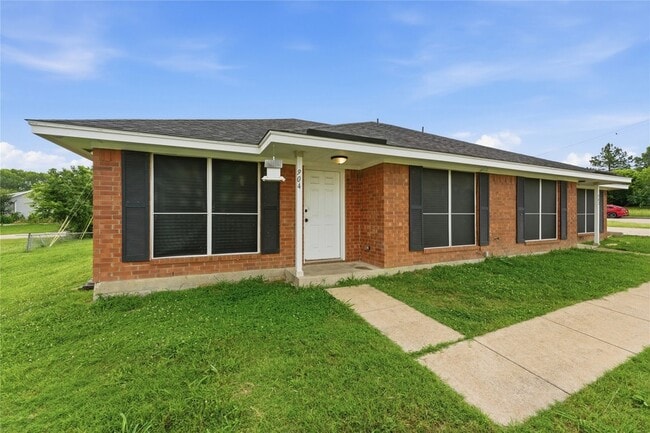 Building Photo - 904 Overlook Dr