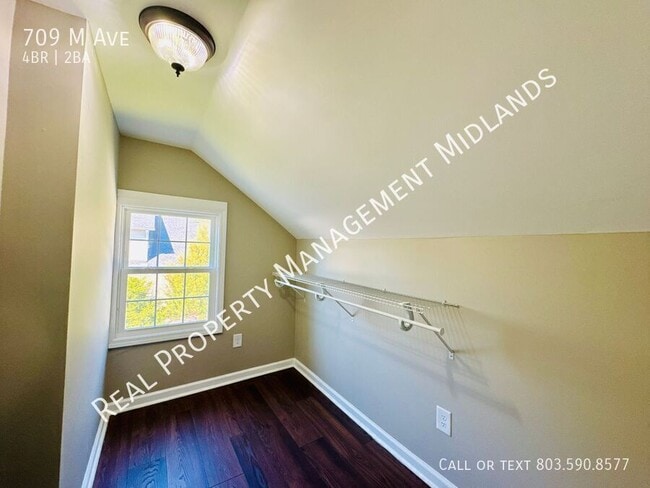 Building Photo - 709 M Ave