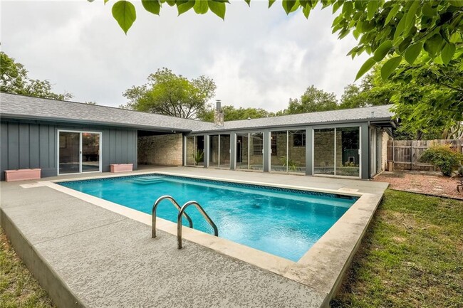 Building Photo - 12401 Knoll Ridge Dr