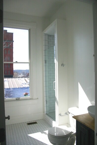 Building Photo - 224 W 14th St