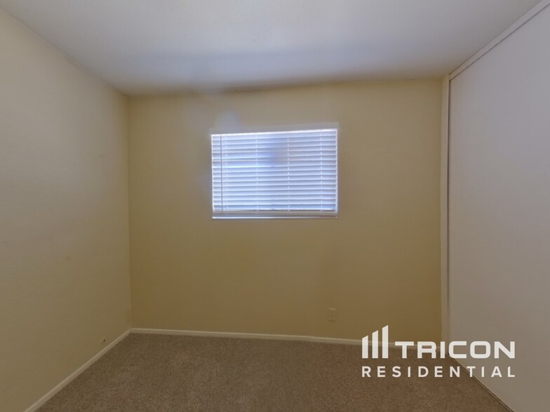 Building Photo - 831 Spoonbill Ln