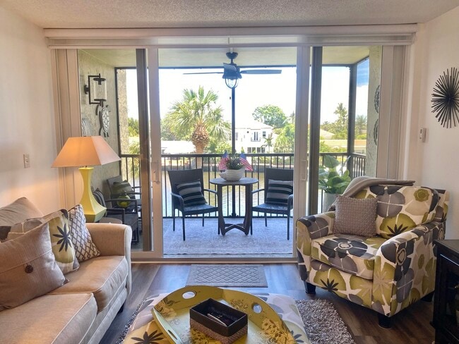 Building Photo - 18 Royal Palm Way