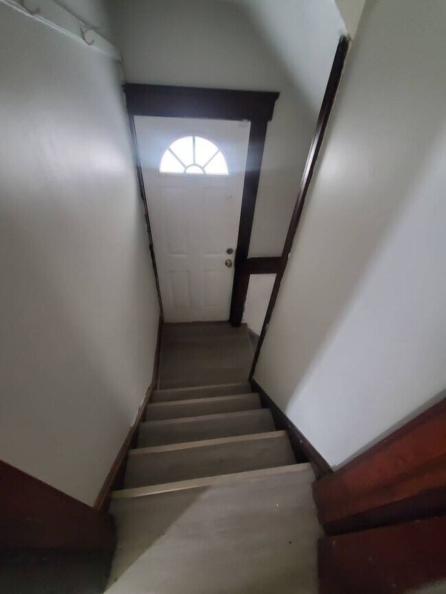 Building Photo - Charming 3-Bedroom Home Offering Comfort, Space & Modern Updates