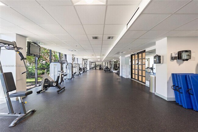 Building Photo - 540 Brickell Key Dr