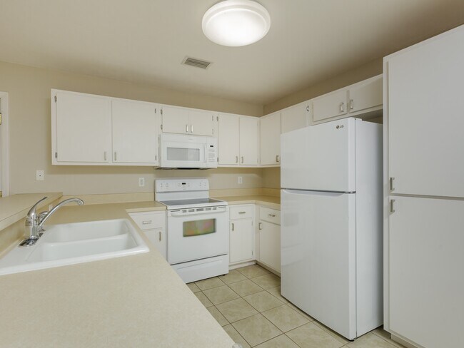 Building Photo - 6377 NW 109th Pl