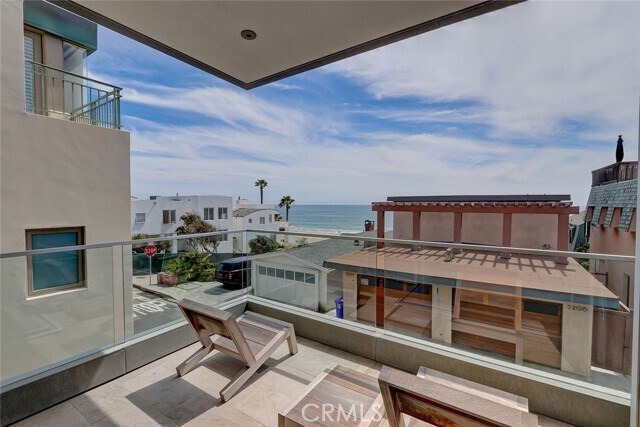 Building Photo - 3208 Ocean Dr