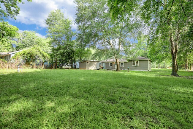Building Photo - 9193 Lucille Ln