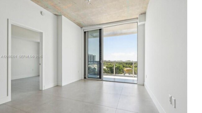 Building Photo - 13800 Highland Dr