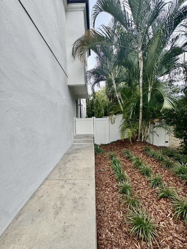 Building Photo - 331 N Trask St