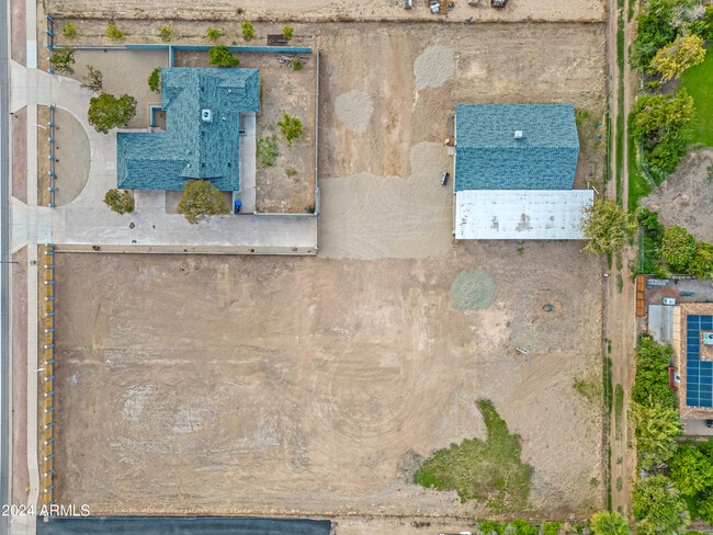 Building Photo - 4812 W Greenway Rd