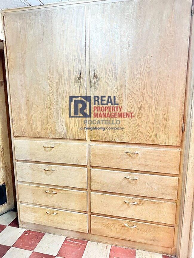 Building Photo - 651-655 W Lander