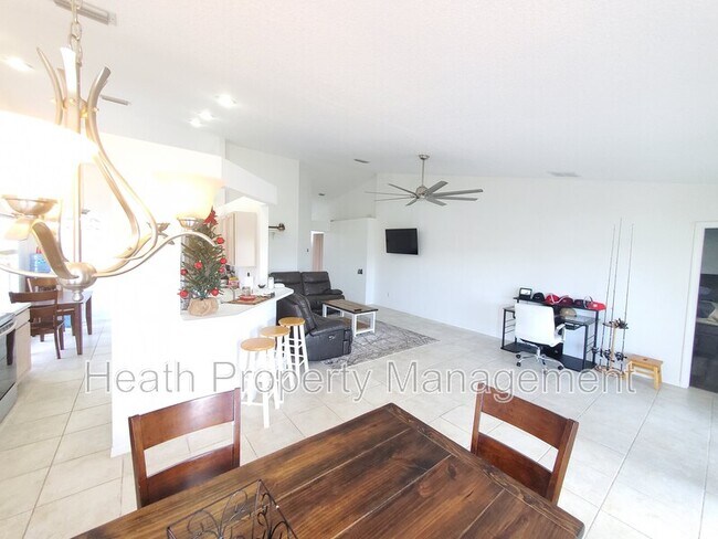 Building Photo - 308 Lookout Dr