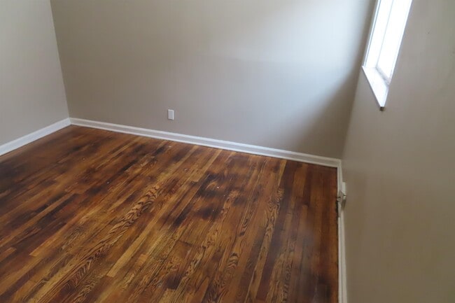 Building Photo - 1121 Fairwood Ave