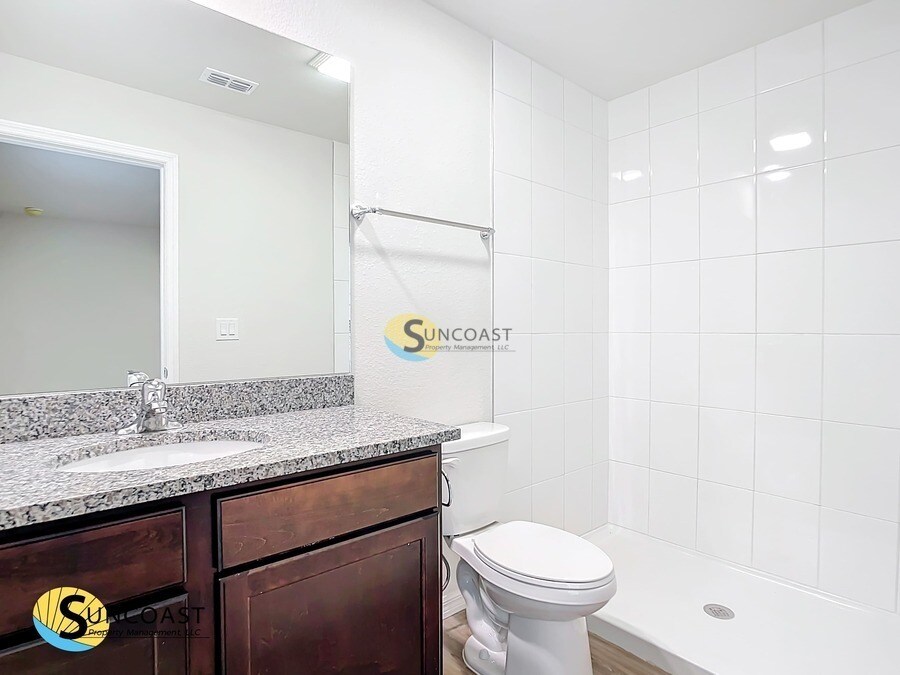 Building Photo - 179 Lomond Dr