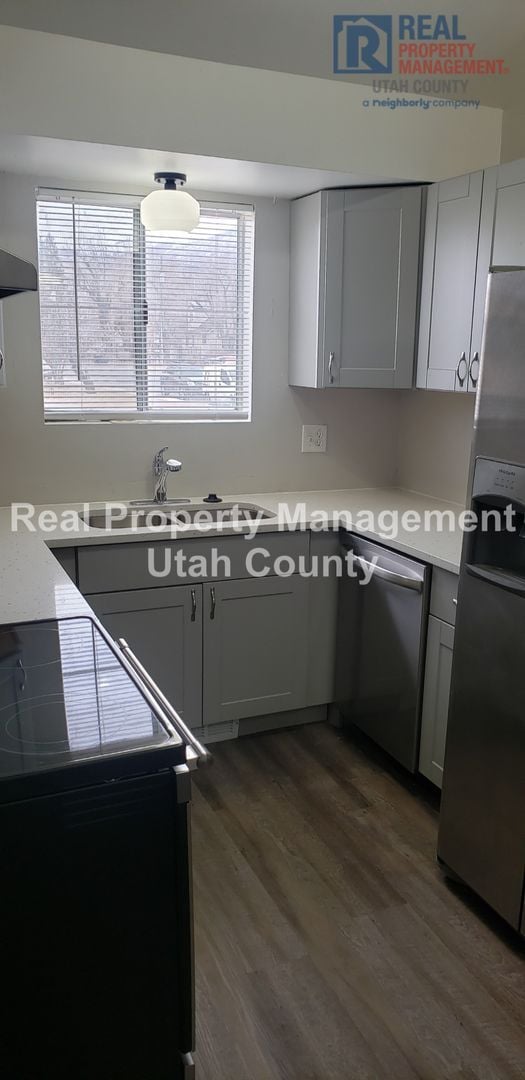 Building Photo - Orem Duplex