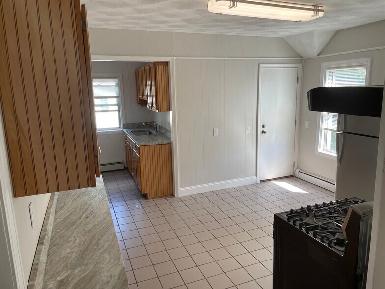 Building Photo - 71 Daniels St