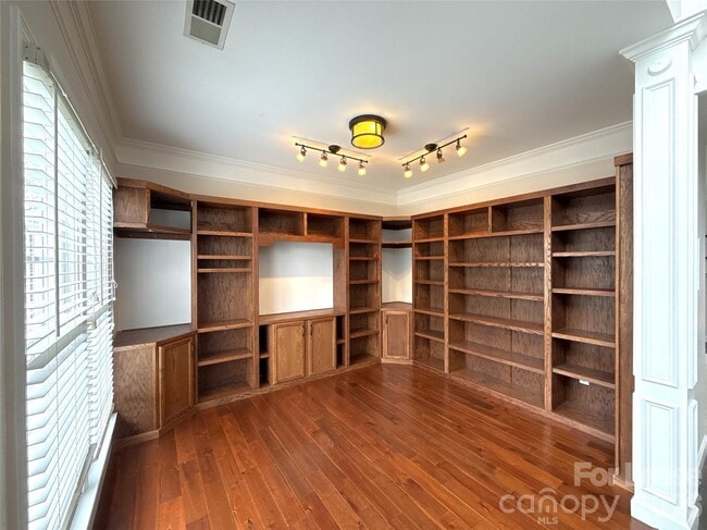 Building Photo - 14504 John Beck Dr