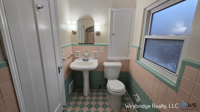 Building Photo - Charming Cape Cod in College Hill