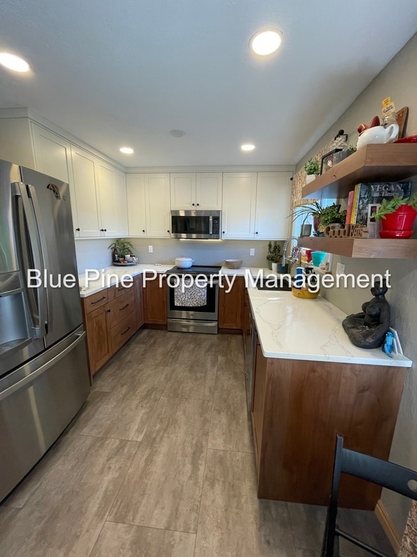 Building Photo - 455 Linden Dr