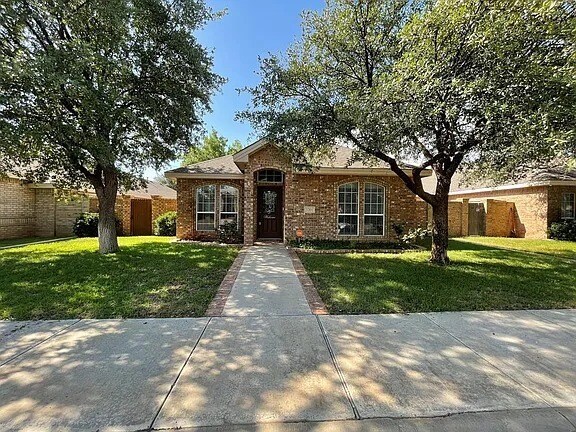 Building Photo - Comfy 3 bd/2 bth home in quiet neighborhood. Walk to the grocery store. 10 minutes to downtown. A...