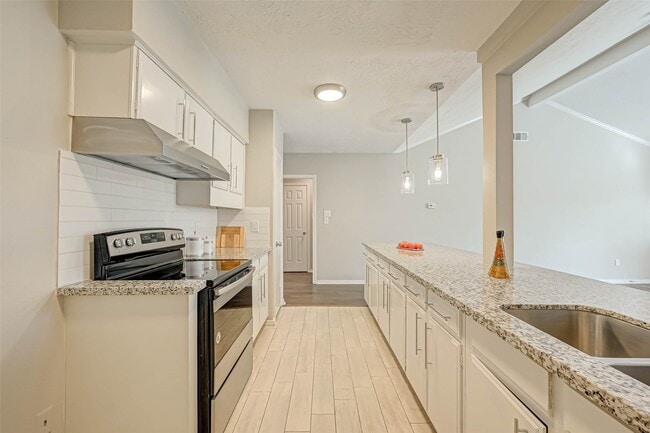 Building Photo - 910 Redway Ln