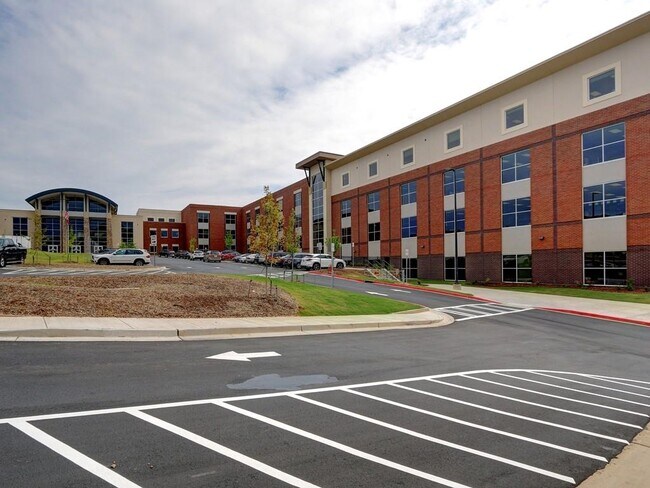 Building Photo - 4512 Woodlawn Lake Dr