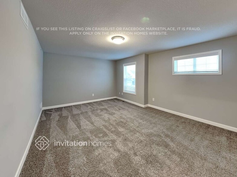 Building Photo - 10900 Everest Pl N