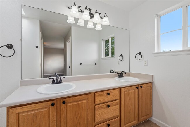 Building Photo - 10147 S Cherryhurst Ln