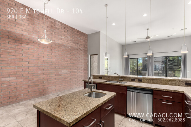 Building Photo - Mitchell Lofts 3 bed 2.5 bath Townhouse