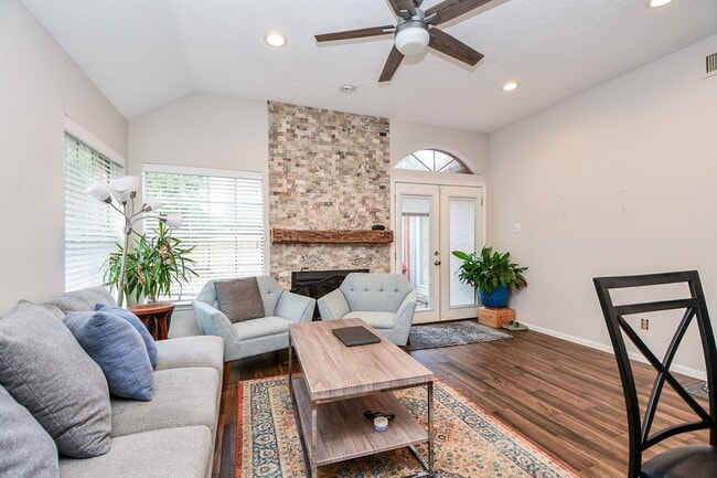 Building Photo - 8323 Lake Crystal Dr