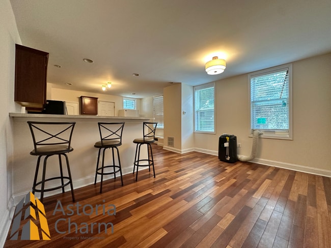 Building Photo - Live in Comfort: Spacious 3 Bedroom 2 Bath...