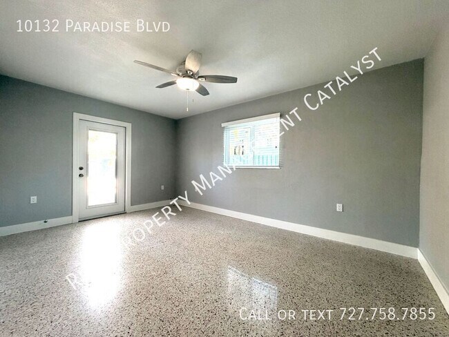 Building Photo - 10132 Paradise Blvd