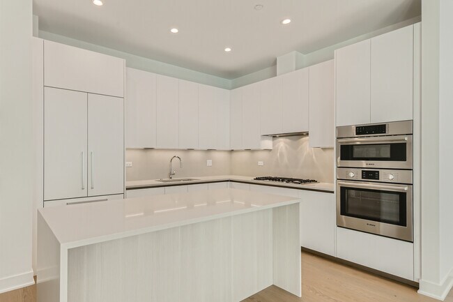 Building Photo - 313 S Racine Ave
