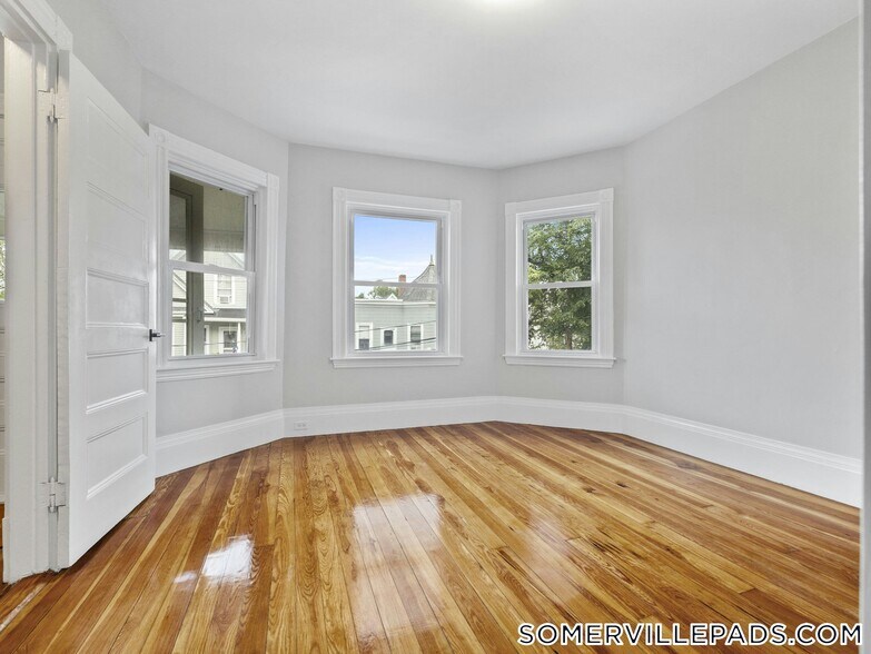 Building Photo - 39 Hancock St