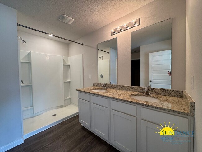 Building Photo - Beautiful 4 Bedroom Home in South Crestview!