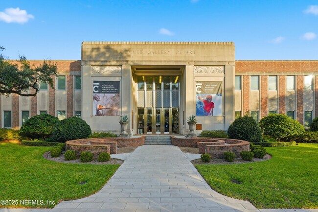 Building Photo - 3319 Pine St