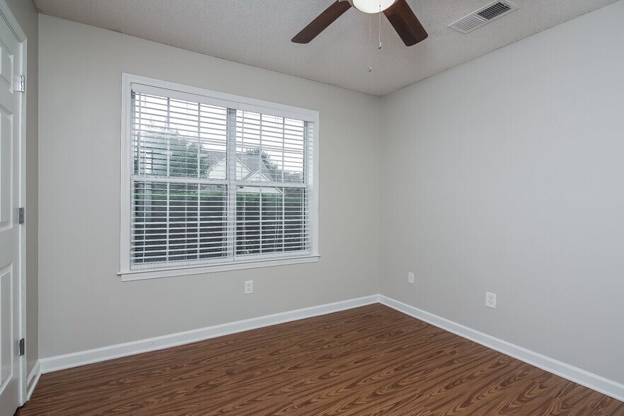 Building Photo - 1118 Greenwich Dr