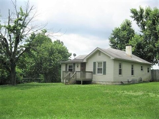 Primary Photo - Henry Clay Area With Large Fenced Yard 250321