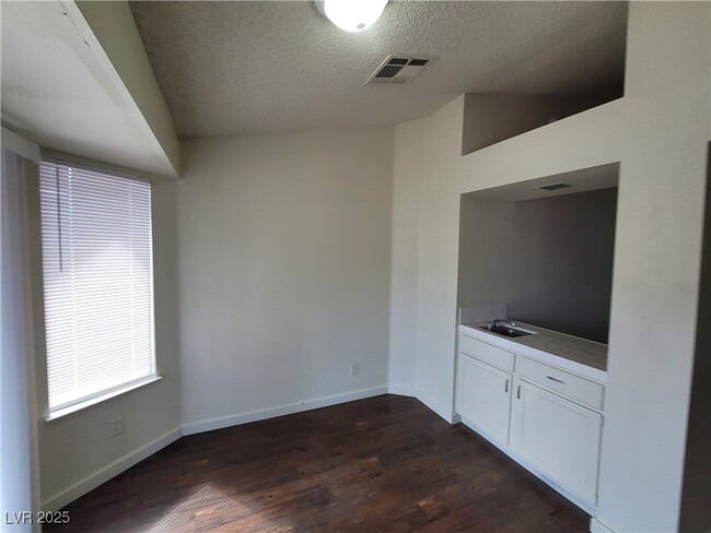 Building Photo - 372 Rushing Creek Ct