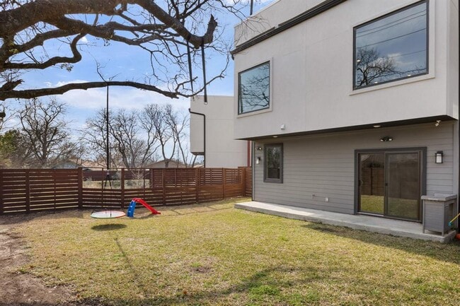 Building Photo - 1417 Kramer Ln