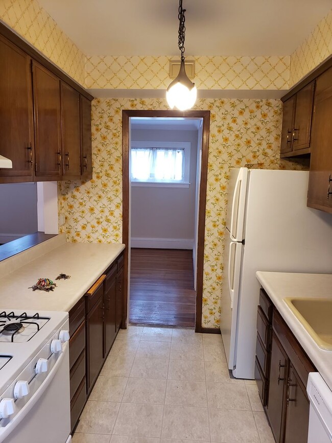 Building Photo - Beautiful 4 bedroom in Mac Groveland area