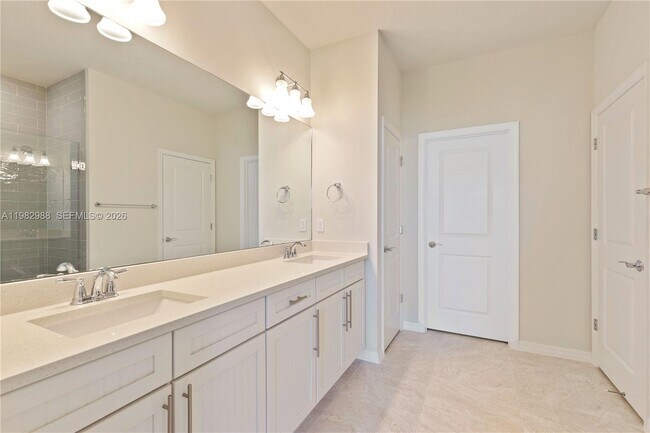 Building Photo - 1455 Silk Oak Dr