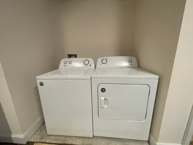 Building Photo - 1716 Annabella's Dr