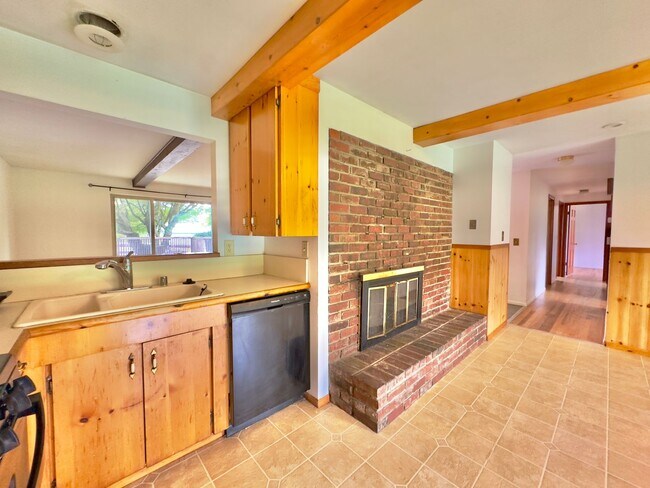 Building Photo - 2,510 Sq Ft | 5 Bedroom · 3 Bathroom – W/D, Terrace, Garage & Extra Space