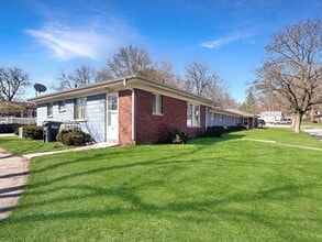 Building Photo - 2836 S Burdick St